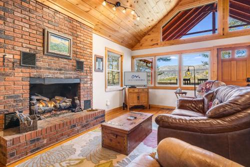 Hendersonville House | Serenade Cove by Carolina Mornings