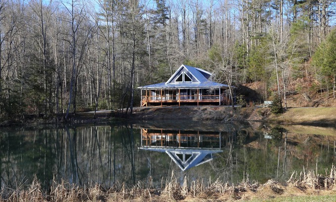 Hendersonville House | Serenade Shores: Now Listed Through Carolina Mornings! See VRBO 4455449