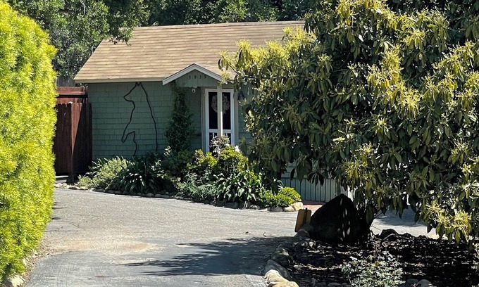 Toro Canyon Cottage | Serene cottage with fitness room in Carpinteria