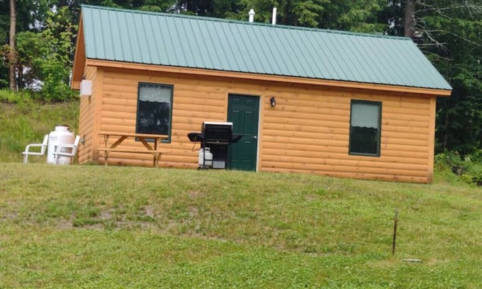 Hyde Park Apartment | Serene country cabins 6 in the heart of Vermont