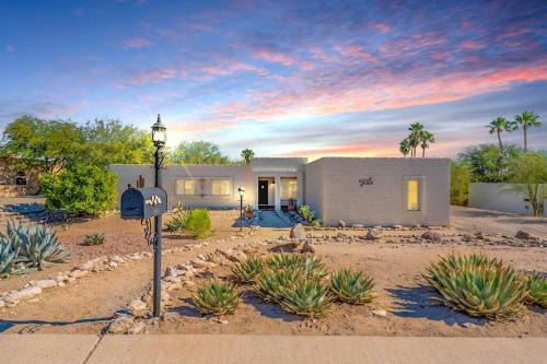 Tucson Apartment | Serene Desert Escape with Pool & Grill, Sleeps 8 - Low Summer Rates!