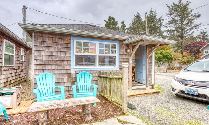 Downtown Cannon Beach Cottage | Serene Dog-Friendly Cottage - Blocks to Beach & Downtown