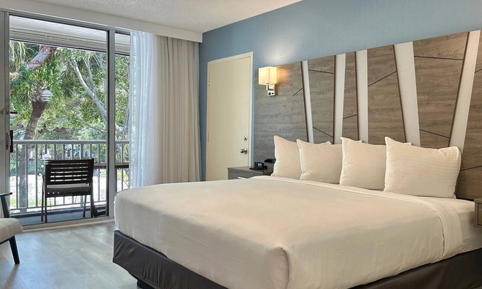 Pinellas Point House | Serene Getaway w/Balcony - Access to Adventure & City Excitement, Beach Escape