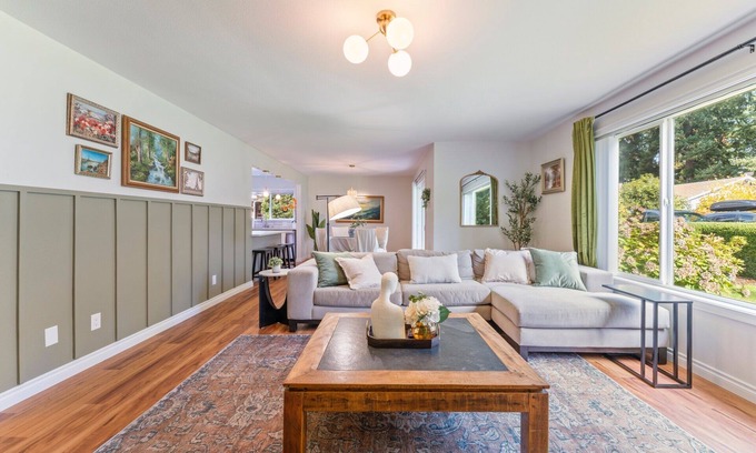 Vancouver House | Serene Hidden Abode 1Level 1310SQFT 2Br2Ba CTYD