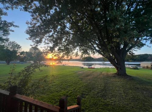 Linden House | Serene Lakefront Getaway