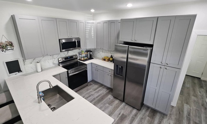 Farmersville Cabin | Serene Modern Barndo with AC in Farmersville - Perfect getaway for four