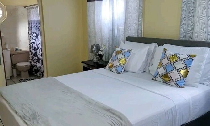 Buff Bay House | Serene One B/Room home with AC ,WIFI and Heating .