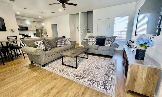 North by Northwest House | Serene Retreat - 3BR 3BA - Minutes to Tech