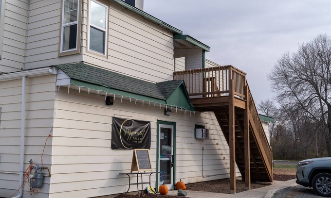 Somerset Apartment | Serene Retreat: Charming Second Story 2-Bedroom 1 Bath Apartment