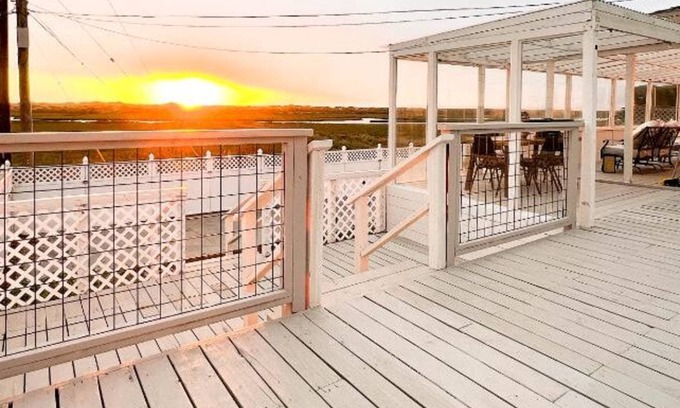 Moss Landing House | Serene river view & beach walk, near Monterey Aquarium, Laguna Seca, Santa Cruz