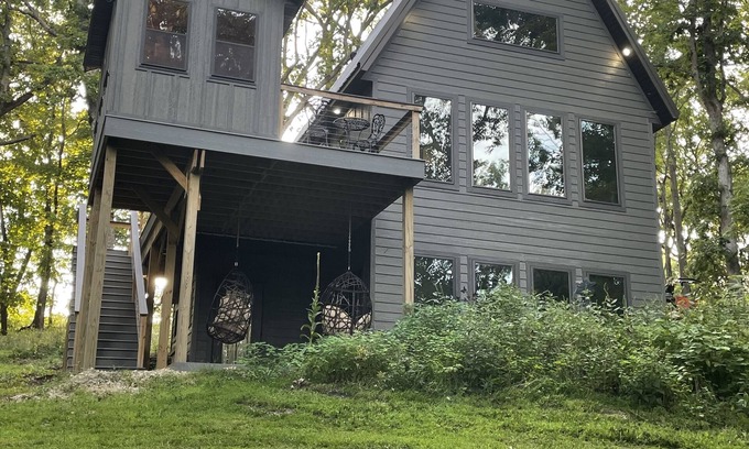 Eastman Cabin | SereniTree Cabin - Modern Rustic Getaway tucked in the trees