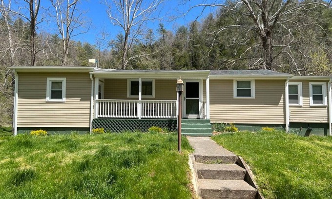 Spottswood House | Serenity Awaits on Buffalo Creek