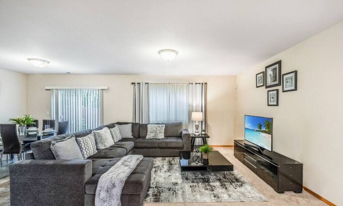 Holly House | Serenity in Prime Everett Craftsman | Near Boeing!