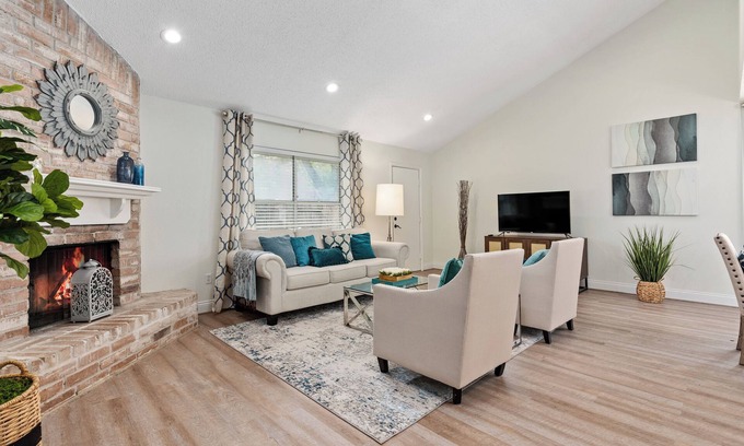 Katy House | Serenity in Style Next to Mem Hermann and Downtown | dup