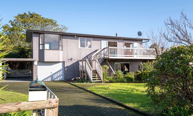 Ngongotaha House | Serenity Lakehouse - Rotorua Holiday Home