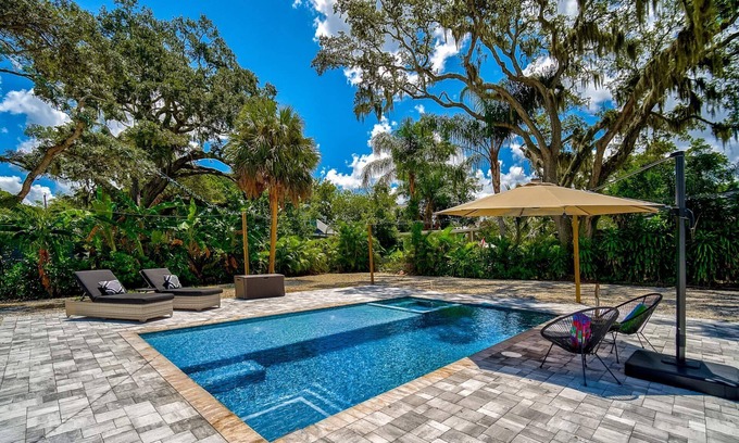 River District House | Serenity Of The Sea - S -, Sleeps 8, Ideal for Family Getaways