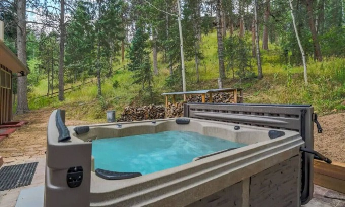 Cascade-Chipita Park House | Serenity Pines Hideaway w/HotTub