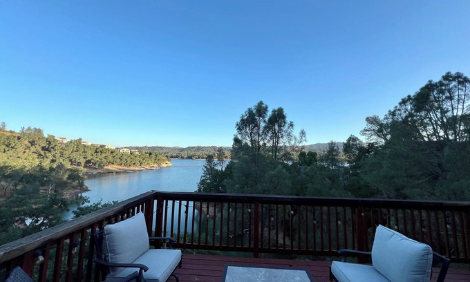 Oak Shores House | Serenity Shores Lakefront Home