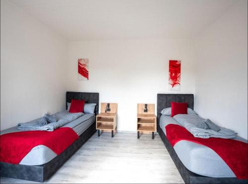 Oberhausen Apartment | Serviceroom24 - Space in Oberhausen WLAN - Smart-TV - 24-7 Check-in und Küche