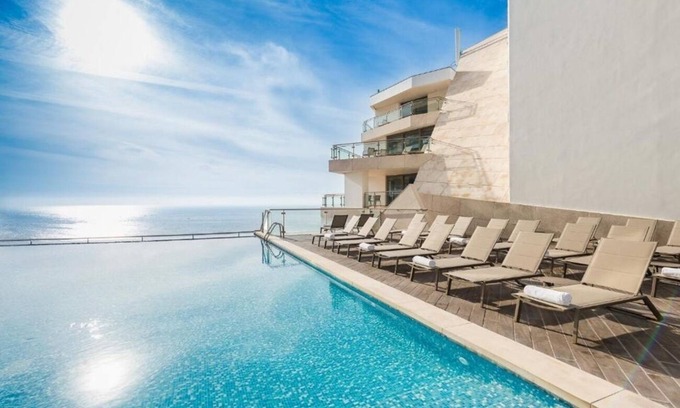 Santiago Hotel | Sesimbra Oceanfront Hotel | Ocean View Suite | Indoor & Outdoor Pools