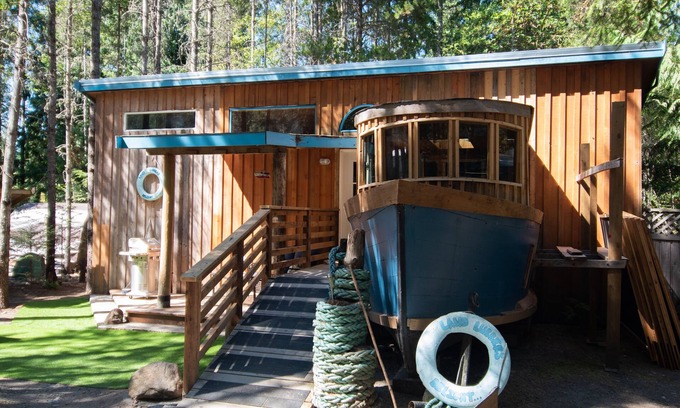 Regional District of Nanaimo House | Set A Course For Fun; Stay In The Boathouse