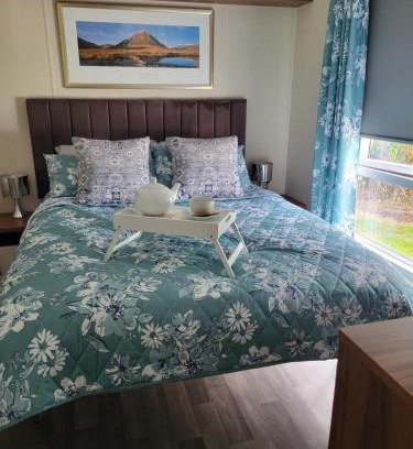 Prestonpans Resort | Seton Sands Holiday Village 2 Bedroom En-Suite Caravan with Bath