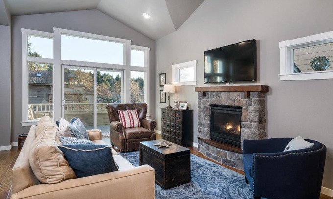 Tolovana Park House | Seven Spruce by AvantStay Cute Cottage w Yard 10 Mins to Tolovana Beach State Park