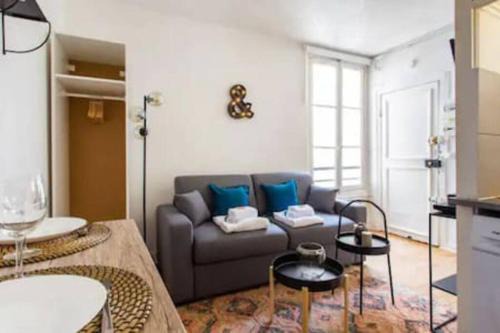 Quartier de l'Ecole-Militaire Apartment | Sevres Cosy studio