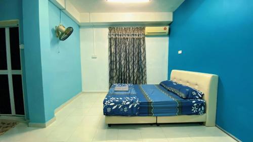 Kampung Padang Behor House | SH-StayHere with 3 bedroom and 2 bathroom