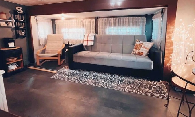 Kennebunk House | Shabby Chic Camper/Tiny Home with Hot Tub & Fire Pit, Downtown Kennebunk