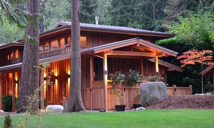 Roberts Creek House | Shades of Jade Inn and Spa