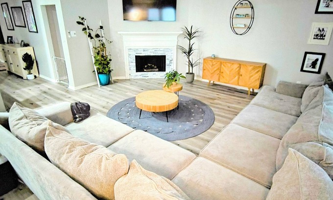 Pearland House | SHADOW CREEK RANCH W/POOL! 4 Beds, 2 Bath, Fireplace, awesome backyard!