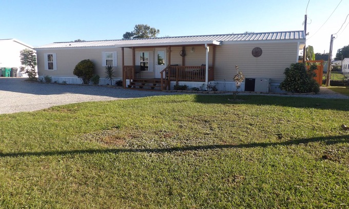 Taylor Creek House | Shadow's Oasis, Tropical Cozy 2/2 w/Pool, Sundeck & Fishing in your own space!