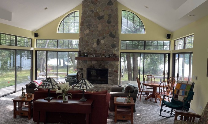 Beaver Island House | Shadwell, beautiful private setting on Font Lake