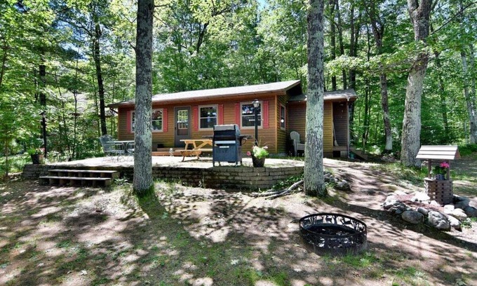 Iron River Cabin | Shady Oaks Cottage on Busky Bay of the Pike Chain of Lakes Iron River, WI