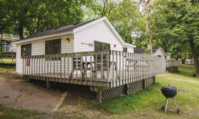 Richmond Cabin | Shady Rest, a 2BR lakefront cabin located in Riverside Resort