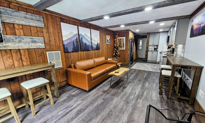 Snowshoe House | Shamrock 73 - 2br/2ba - Pet Friendly - Fully Renovated!