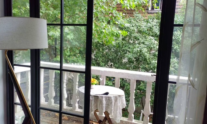Huaihai Road Commercial Area Apartment | Shanghai Forest Cabin with balcony in city center