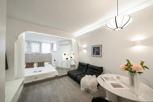 Huaihai Road Commercial Area Apartment | Shanghai Hills & Serendipity Xiaoman Two Beds Jing'an Temple