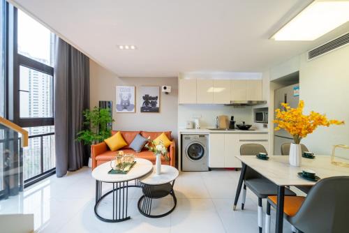 Jing'an Apartment | Shanghai Hills & Wanye Prime Spacious Loft with Multi Rooms near Metro Line 13 and The Bund