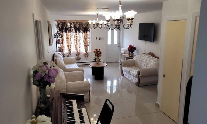 Mercier-Hochelaga-Maisonneuve House | Shared house: vu à couper le souffle Bienvenue