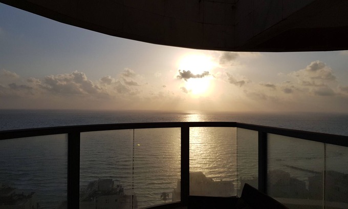 Bat Yam Condo | Сharming apartment in Bat Yam, 3 bedrooms, balcony, sea view, private parking!