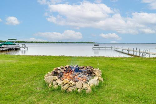 Cecil House | Shawano Lake House with Boat Dock, Kayaks, and Grill!