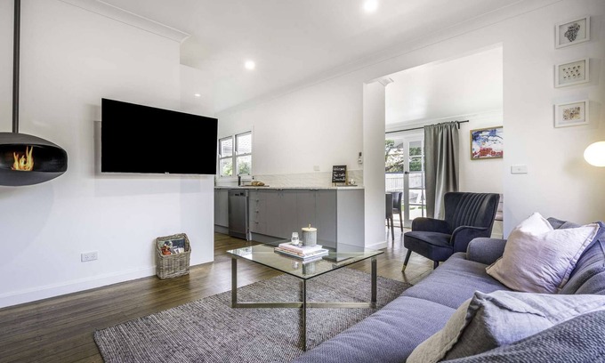 Rosebud House | She Sells Seashells - 2 Bedroom pet friendly cosy beach house - 4pm check out on Sundays*