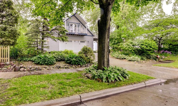 Sheboygan Apartment | Sheboygan Getaway with Deck and On-Site Lake Access!