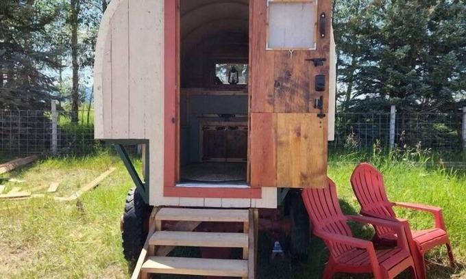 Tetonia House | Sheep Wagon One⁓Teton Views⁓Glamping⁓Working Ranch