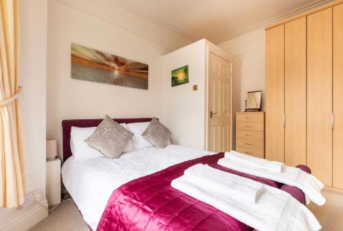 Porthcawl Apartment | Shelley’s Seaside Stay (Garden/Double Drive)