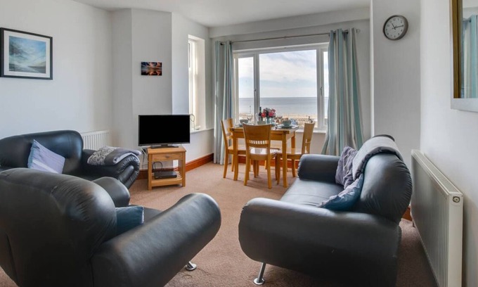 Dinas Dinlle Apartment | Shells in Caernarfon