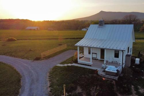 Keezletown Villa | Shenandoah River Retreat