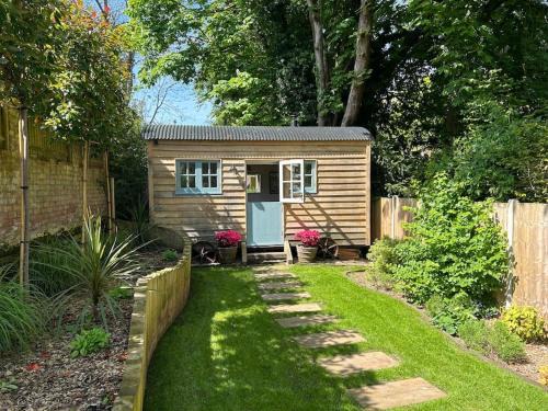 Steyning Bed & Breakfast | Shepherd's Hut at The Granary